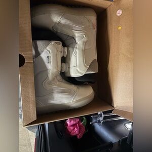Vans White snowboarding boots